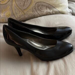 Kelly and Kate Elegant Black Patent Leather Heels size 9 worn once